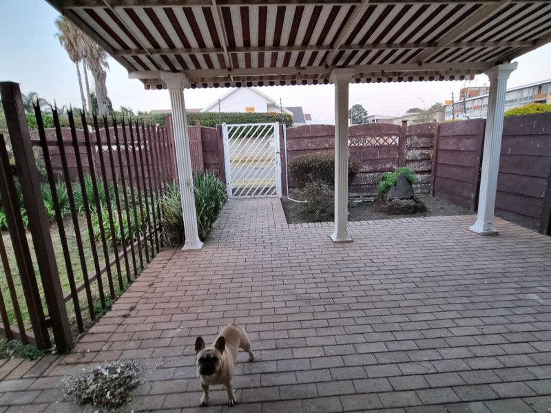 4 Bedroom House to Rent  - Photo 3