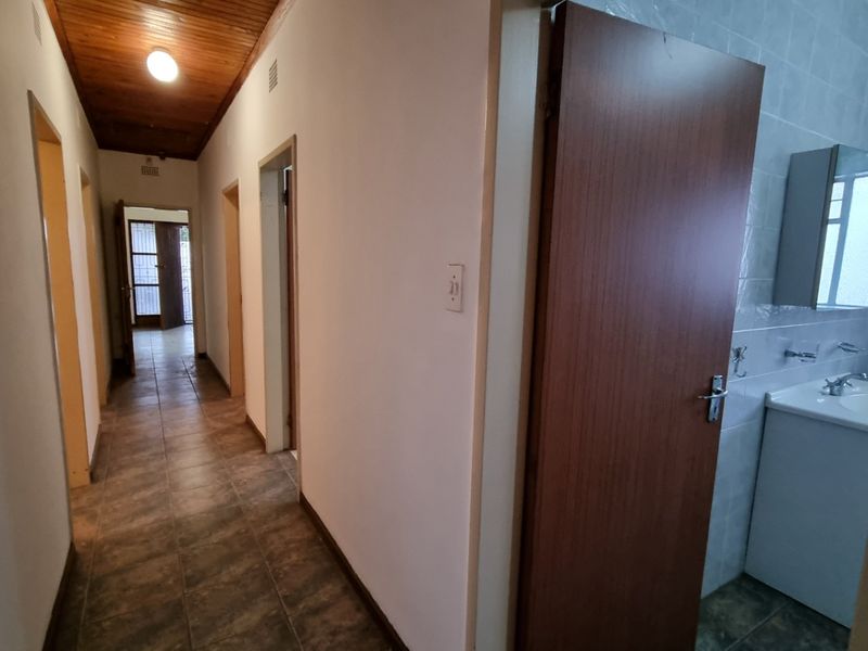 4 Bedroom House to Rent  - Photo 9