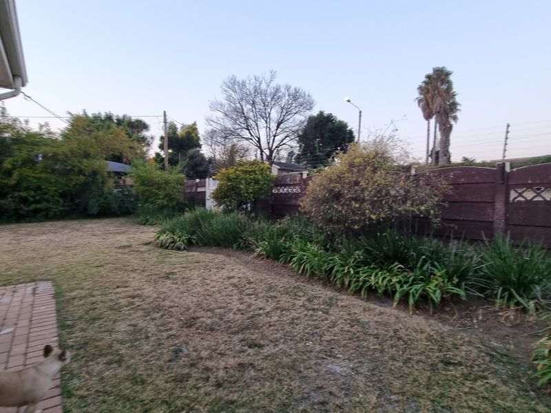4 Bedroom House to Rent  - Photo 2