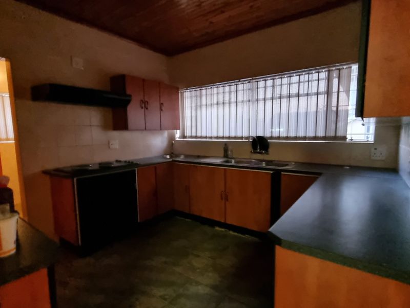 4 Bedroom House to Rent  - Photo 6