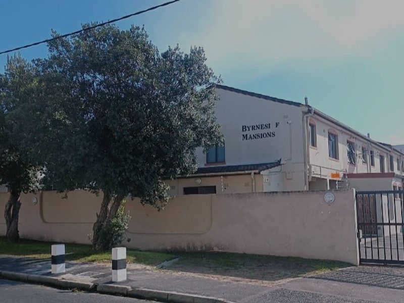 Spacious 3-Bedroom Duplex in Wynberg Village - Photo 3