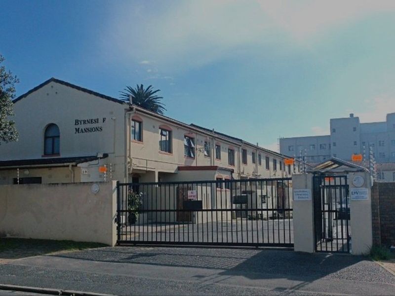 Spacious 3-Bedroom Duplex in Wynberg Village - Photo 1