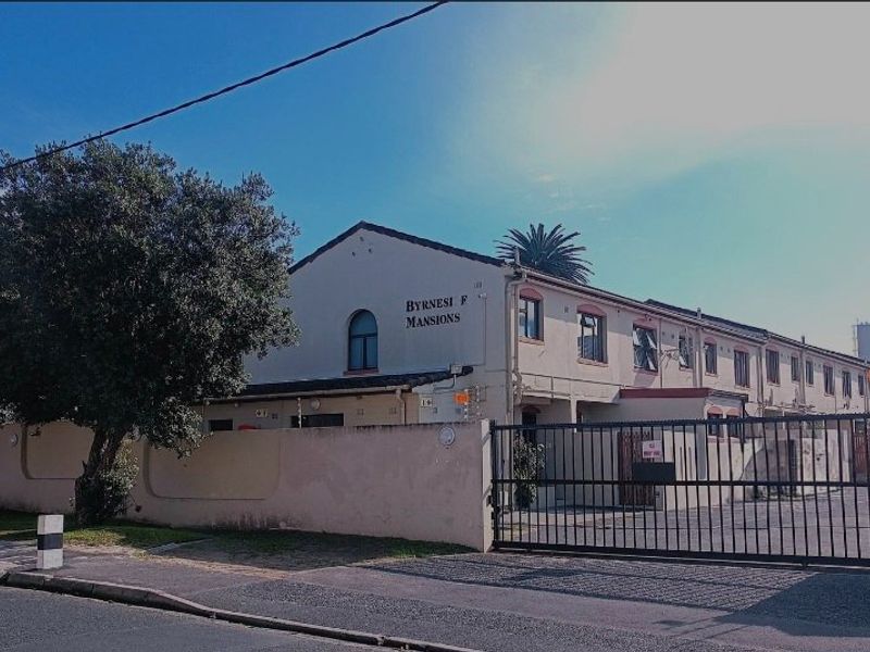 Spacious 3-Bedroom Duplex in Wynberg Village - Photo 2