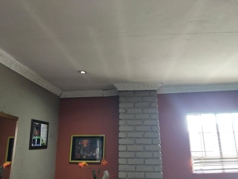 4 Bedroom House for Sale in Clayille - Photo 4