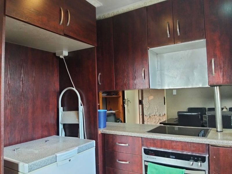 4 Bedroom House for Sale in Clayille - Photo 2