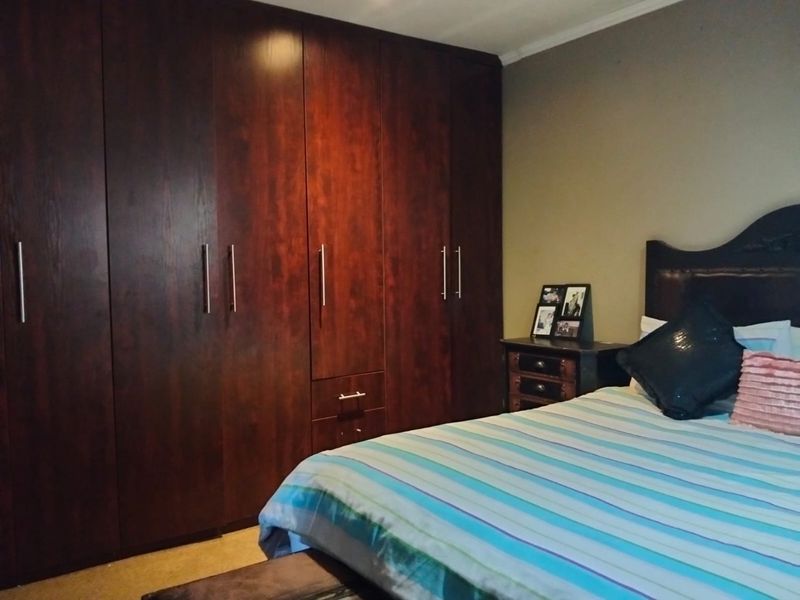 4 Bedroom House for Sale in Clayille - Photo 5