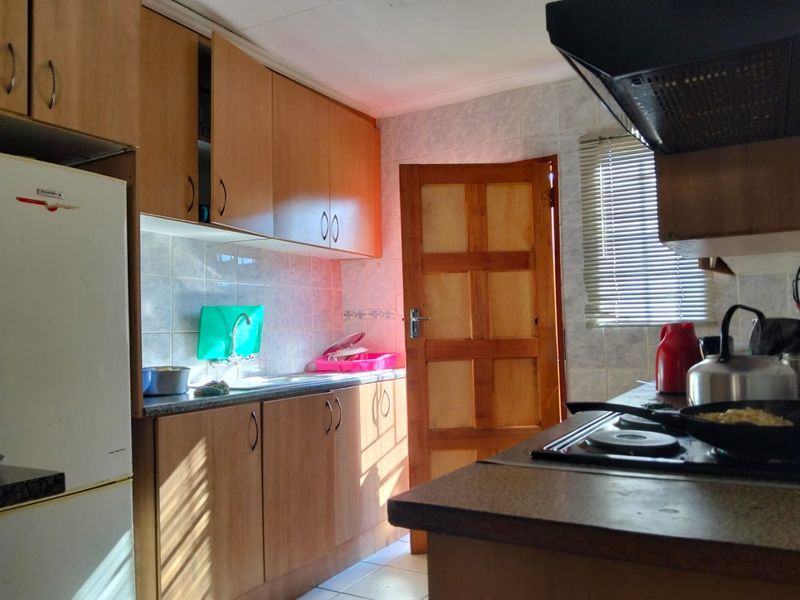4 Bedroom House for Sale in Clayille - Photo 9