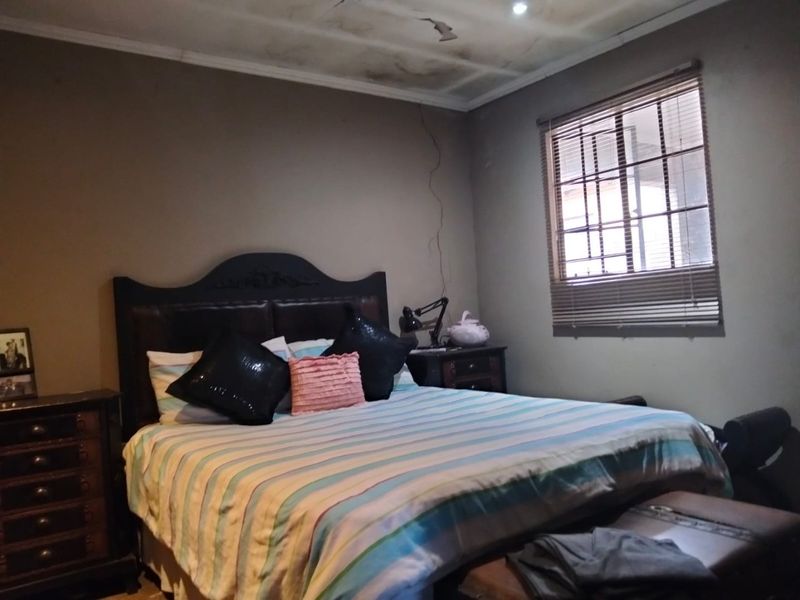 4 Bedroom House for Sale in Clayille - Photo 7