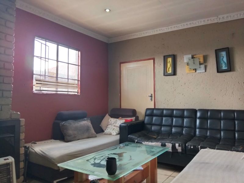 4 Bedroom House for Sale in Clayille - Photo 3