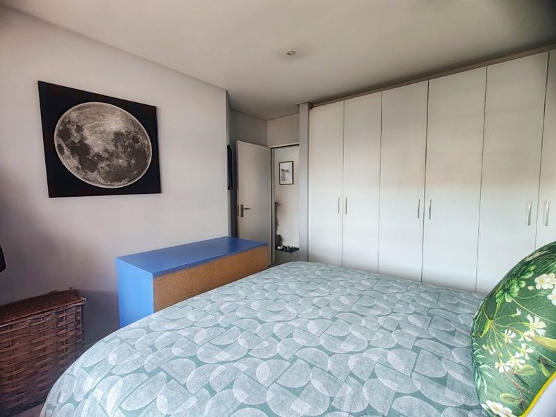 Modern 2-Bedroom Apartment for Sale in Bedfordview - Photo 9