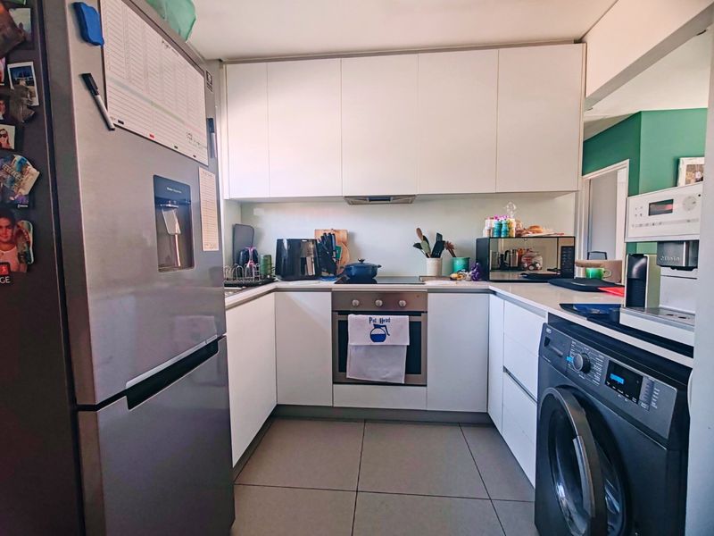 Modern 2-Bedroom Apartment for Sale in Bedfordview - Photo 6