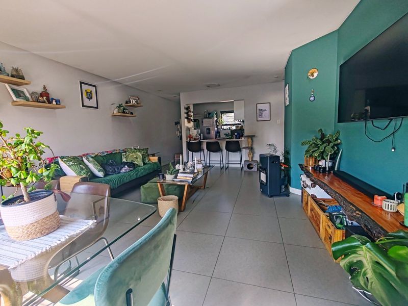 Modern 2-Bedroom Apartment for Sale in Bedfordview - Photo 3