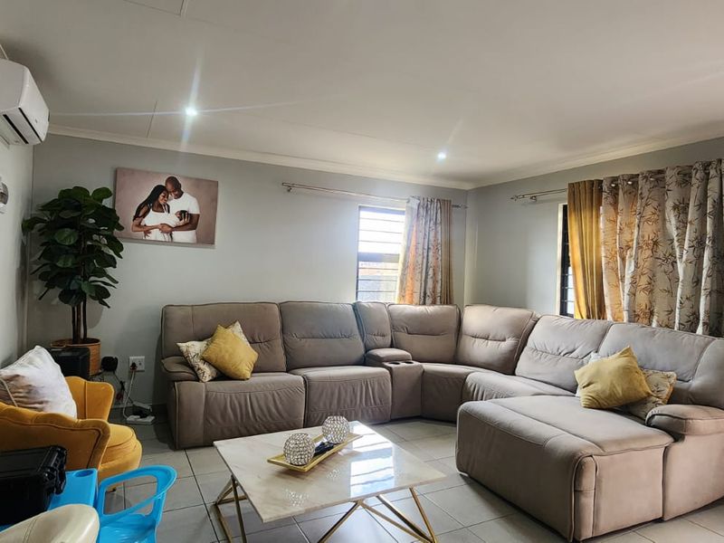 Best family home for sale in Alberton - Photo 3