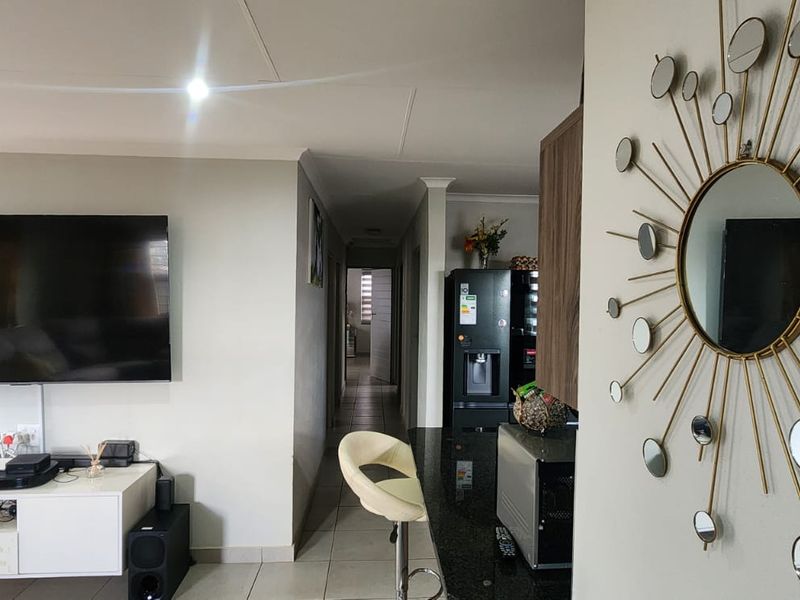 Best family home for sale in Alberton - Photo 6