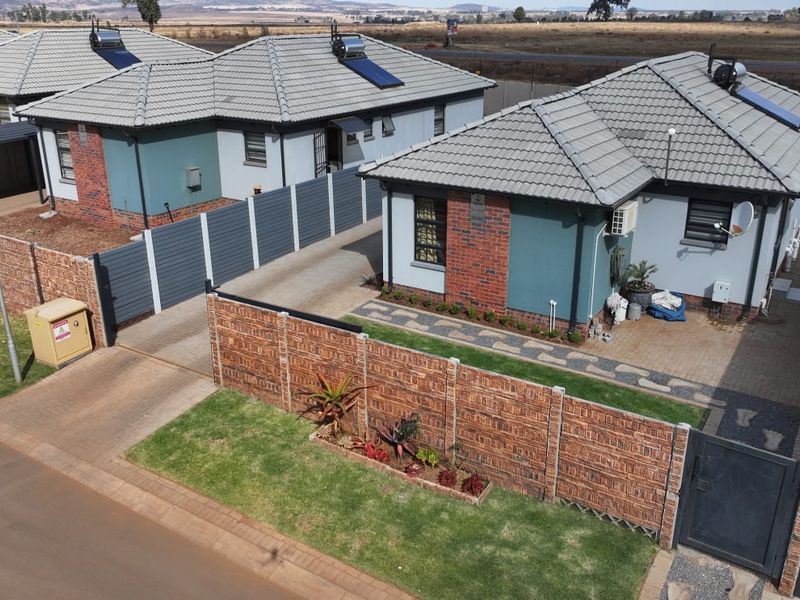 Best family home for sale in Alberton - Photo 1
