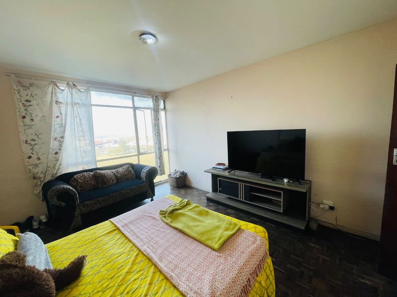 1.5 Bed Apartment in Durban Central for Sale - Photo 9