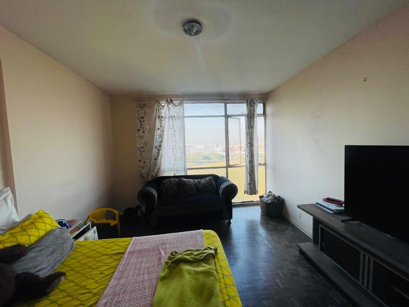 1.5 Bed Apartment in Durban Central for Sale - Photo 8