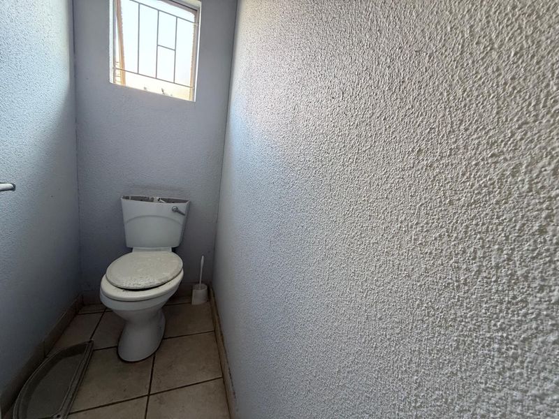 Charming 3-Bedroom Home in Secure Albertsdal Security Complex  - Photo 10