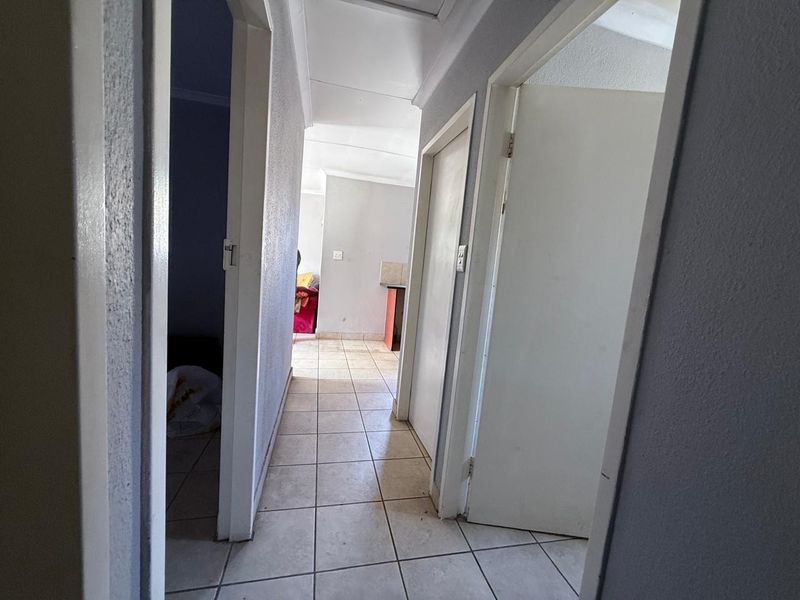 Charming 3-Bedroom Home in Secure Albertsdal Security Complex  - Photo 8