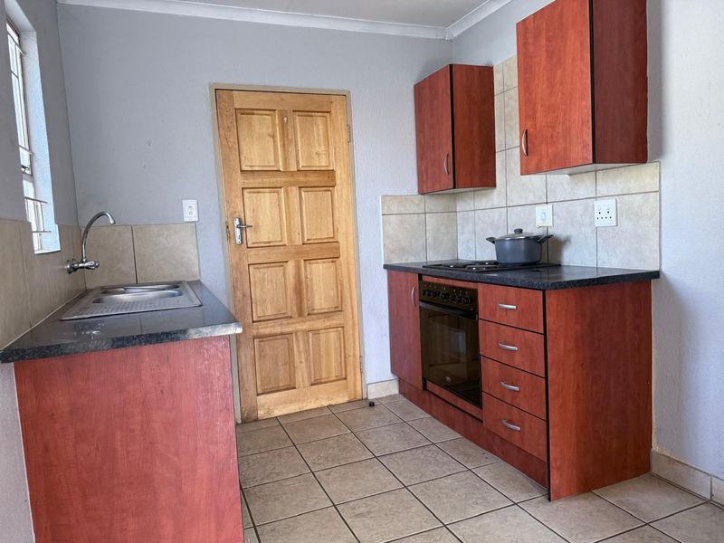 Charming 3-Bedroom Home in Secure Albertsdal Security Complex  - Photo 7