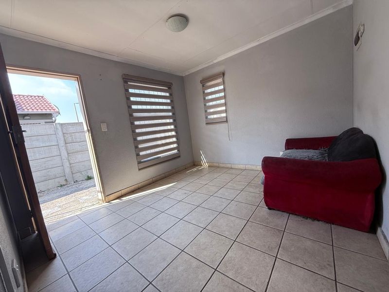 Charming 3-Bedroom Home in Secure Albertsdal Security Complex  - Photo 4