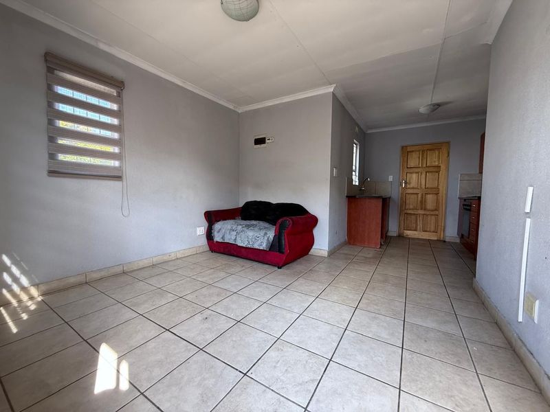 Charming 3-Bedroom Home in Secure Albertsdal Security Complex  - Photo 5