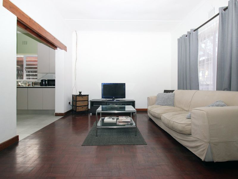 Charming Lansdowne Three Bedroom Family Home Plus Additional Income Flatlet - Photo 2