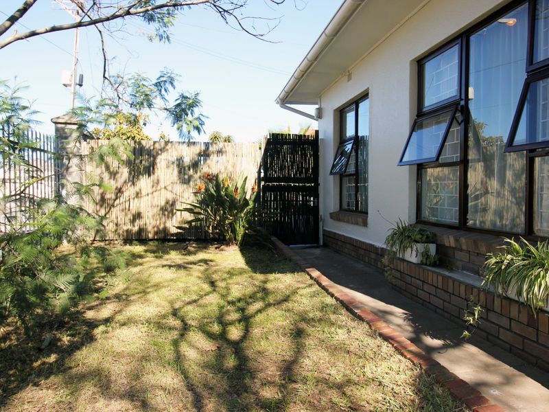Charming Lansdowne Three Bedroom Family Home Plus Additional Income Flatlet - Photo 3