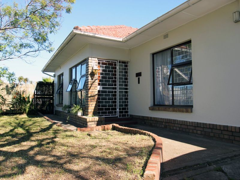 Charming Lansdowne Three Bedroom Family Home Plus Additional Income Flatlet - Photo 1