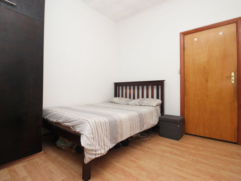 Charming Lansdowne Three Bedroom Family Home Plus Additional Income Flatlet - Photo 9