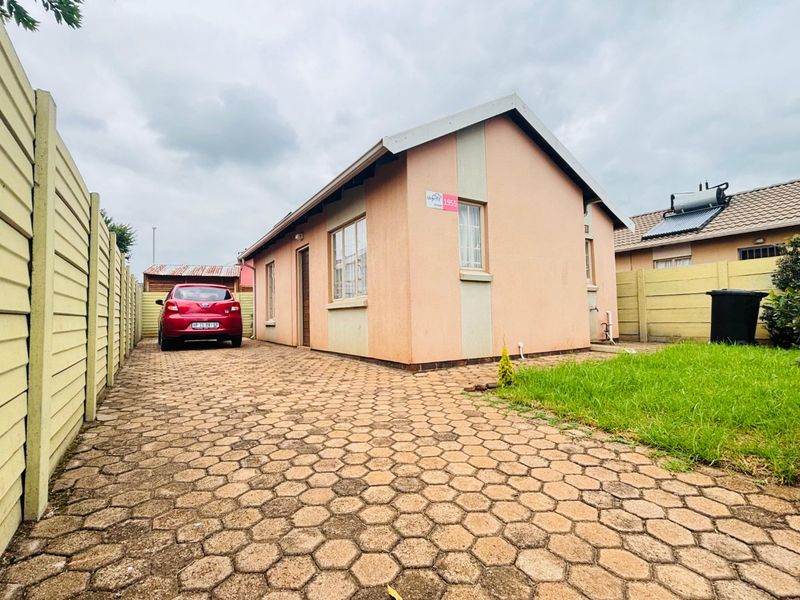 Affordable 2 bedroom home in Alberton - Photo 8
