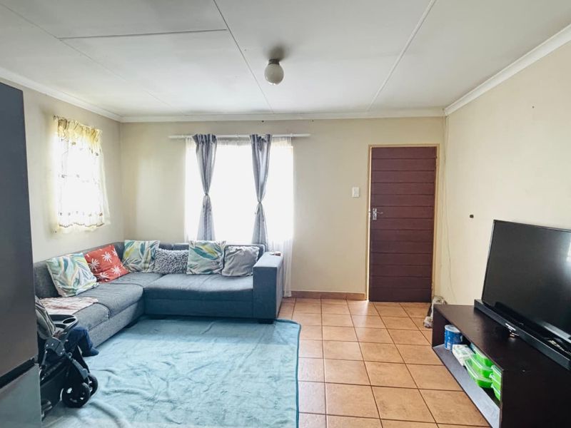 Affordable 2 bedroom home in Alberton - Photo 3