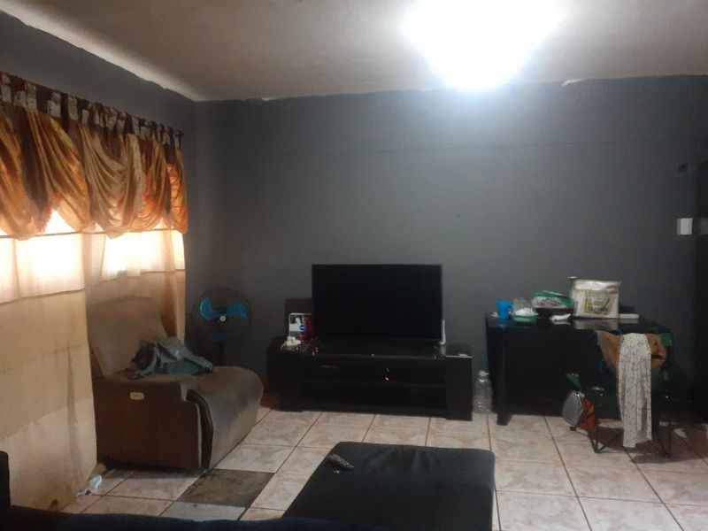 2 bedroom apartment for sale in Sidwell - Photo 3