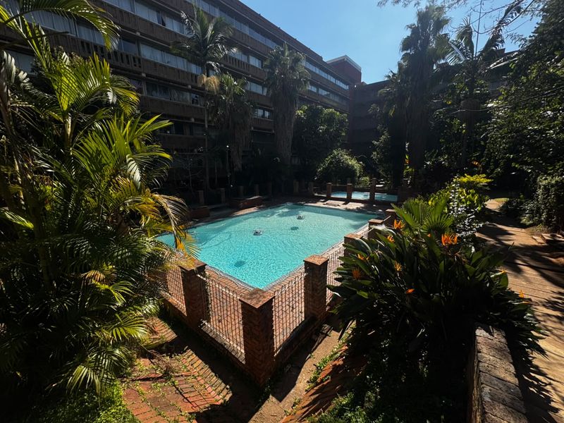Spacious & Sun-Filled 2-Bedroom Apartment for Sale in Drieankerhof, Muckleneuk - Photo 1