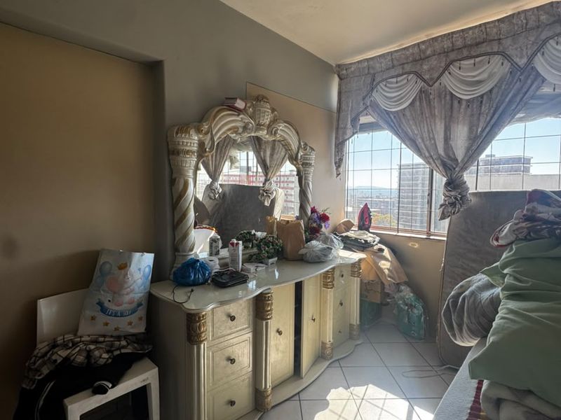 Spacious & Sun-Filled 2-Bedroom Apartment for Sale in Muckleneuk - Photo 8