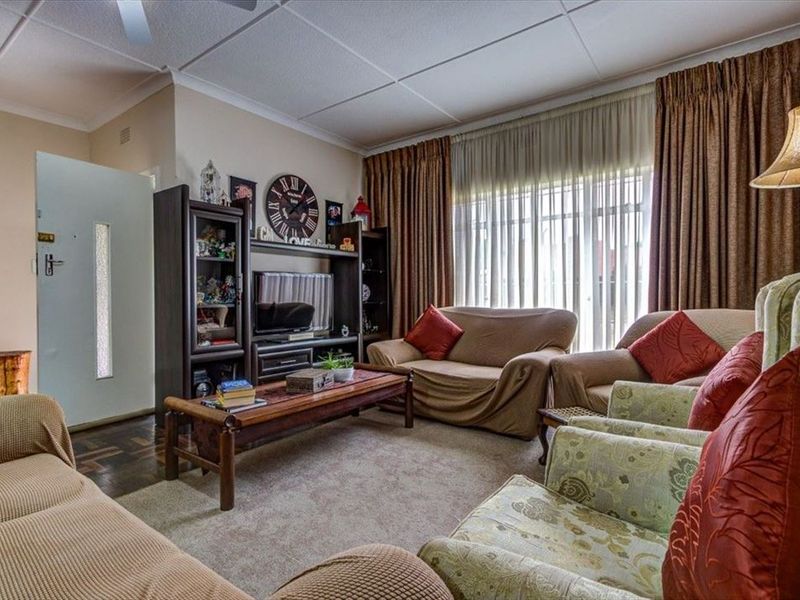Spacious Family Living With Exceptional Convenience - Photo 2