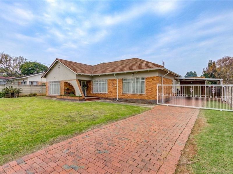Spacious Family Living With Exceptional Convenience - Photo 3