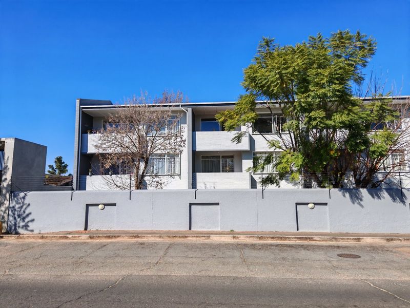 2 Bedroom Apartment for sale in the heart of Linden. - Photo 1