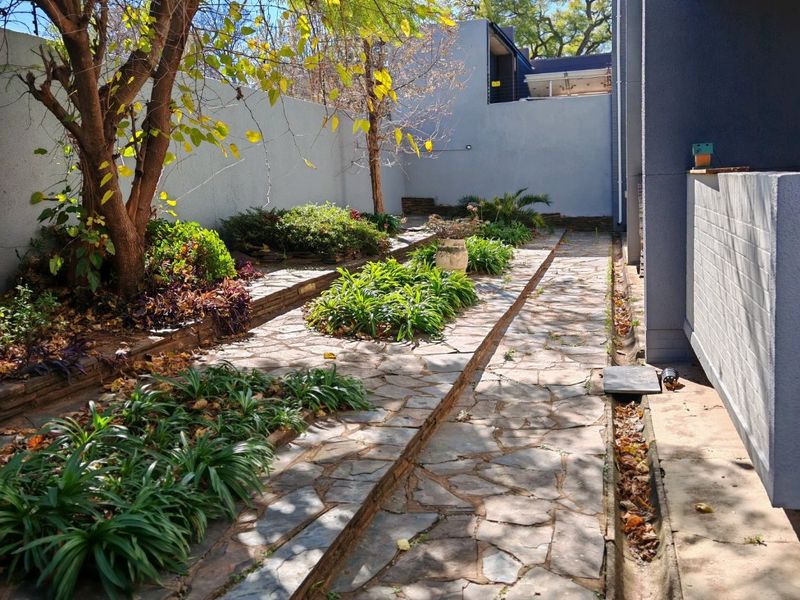 2 Bedroom Apartment for sale in the heart of Linden. - Photo 3