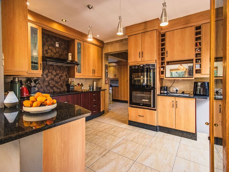 Your Dream Family Haven Awaits! - Photo 3