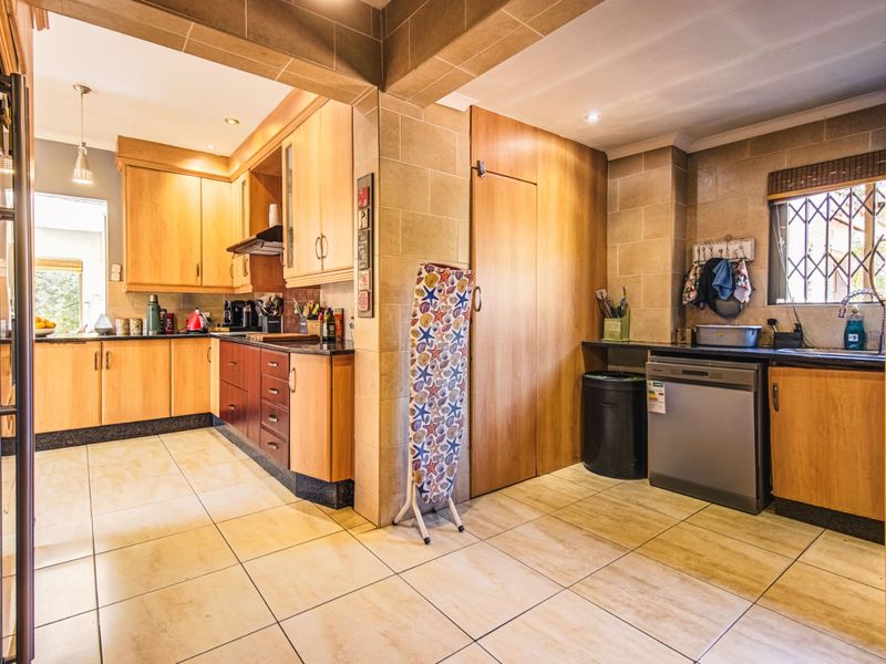 Your Dream Family Haven Awaits! - Photo 8