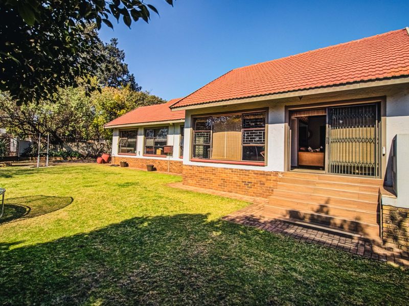 Your Dream Family Haven Awaits! - Photo 1