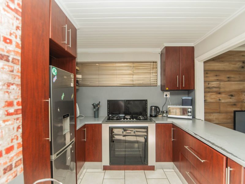 Charming 2 Bedroom Home in Salsoneville - Photo 9