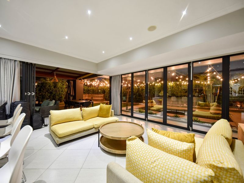 Extraordinary Masterpiece with 4 garages in Lombardy Estate (Pretoria East) - Photo 3