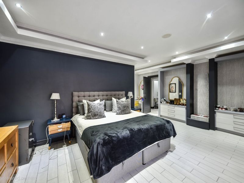 Extraordinary Masterpiece with 4 garages in Lombardy Estate (Pretoria East) - Photo 6