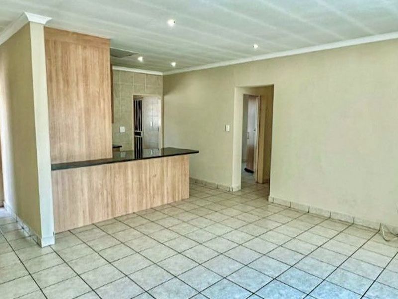 Townhouse for Sale in Thatchfield - Photo 9