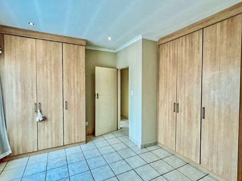 Townhouse for Sale in Thatchfield - Photo 10