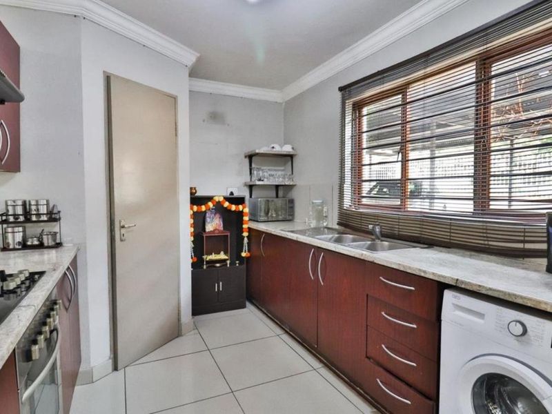 Bright 2-Bedroom Flat in Vorna Valley - Photo 3
