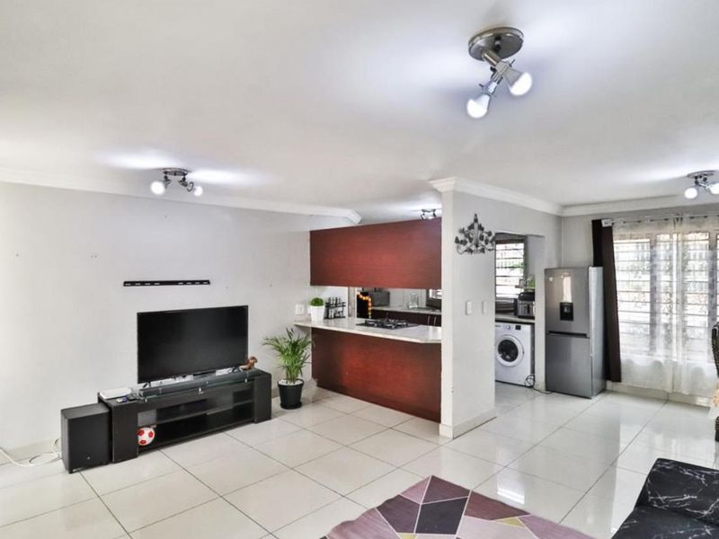 Bright 2-Bedroom Flat in Vorna Valley - Photo 4