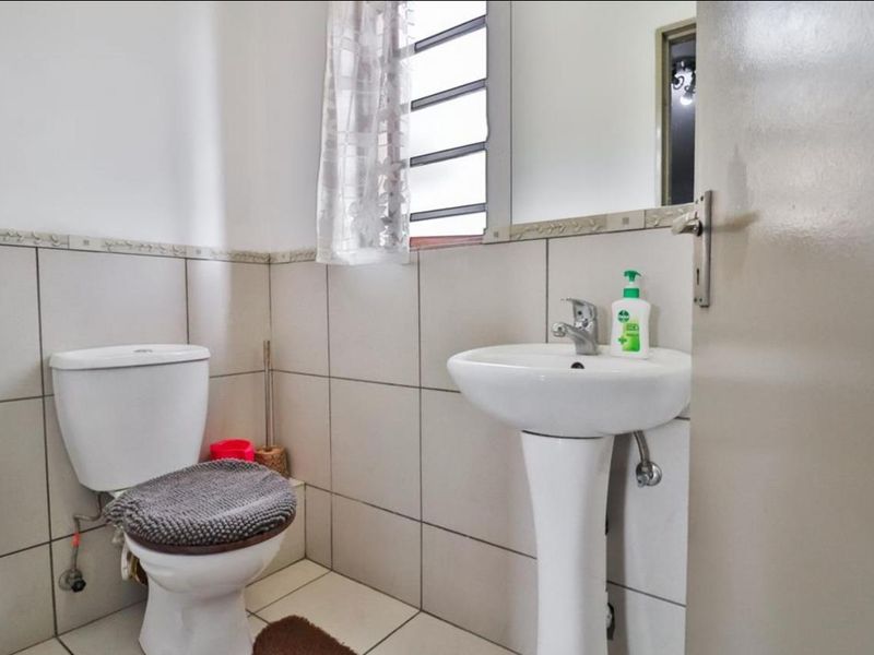 Bright 2-Bedroom Flat in Vorna Valley - Photo 9